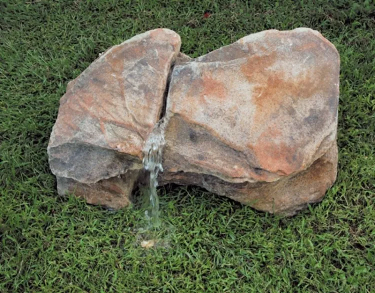 Cascadă decorativă din imitație de piatră naturală, amenajare peisageră