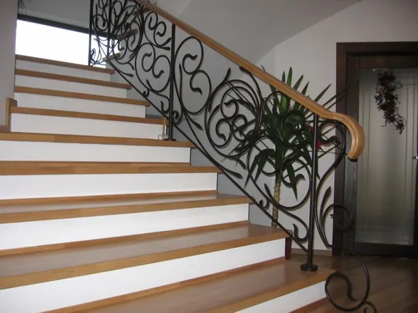Mobilier și decorațiuni din fier forjat — realizare Felssysteme