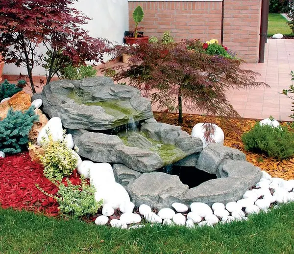 Cascada de gradina Vallesinella cu bazin PVC